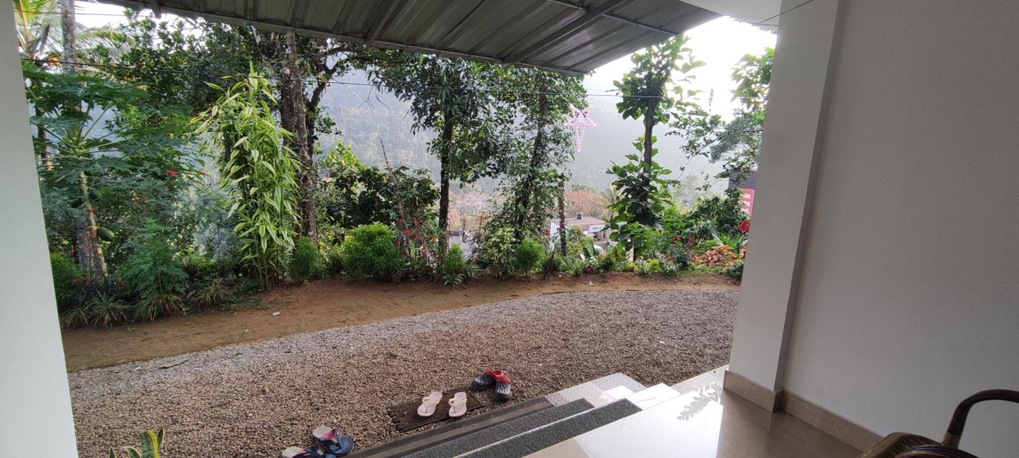 Koonamparayil Home Stay Munnar Anaviratty-Family Only Luaran gambar